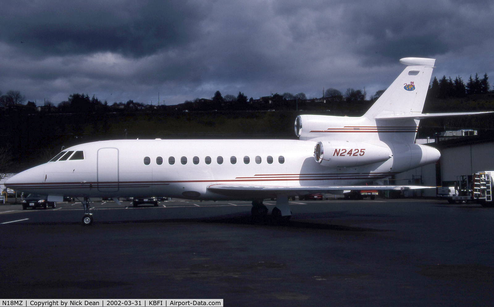 N18MZ, 1987 Dassault Falcon 900 C/N 32, Seen here on this occasion as N2425 also shot as NioMZ but uploaded as N18MZ the current registration