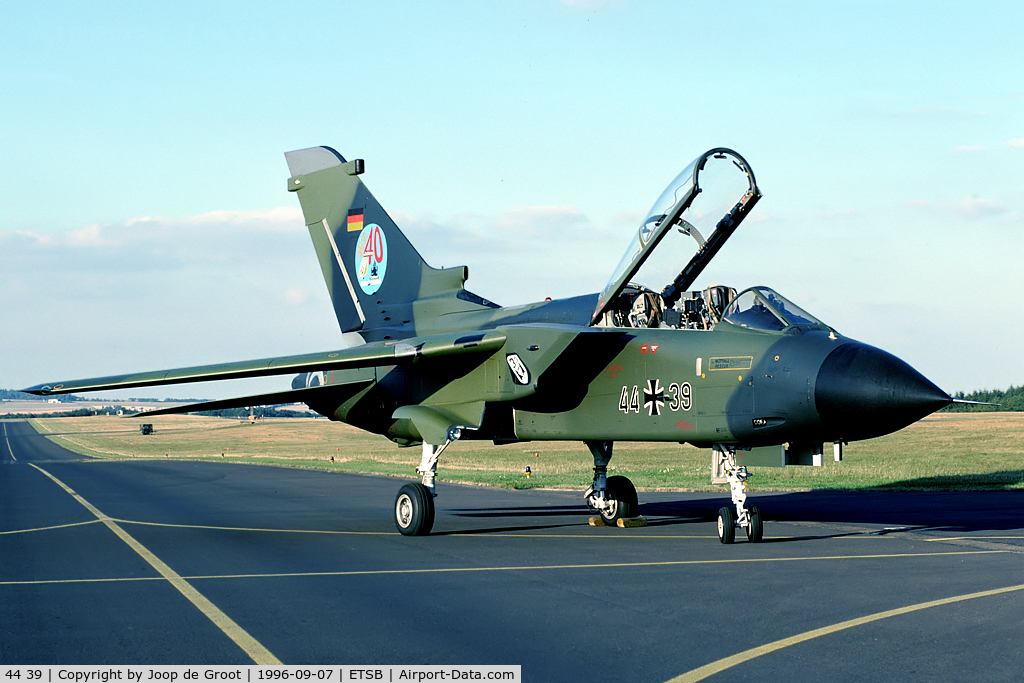 44 39, Panavia Tornado IDS(T) C/N 353/GT043/4139, 40 years JBG 33 markings