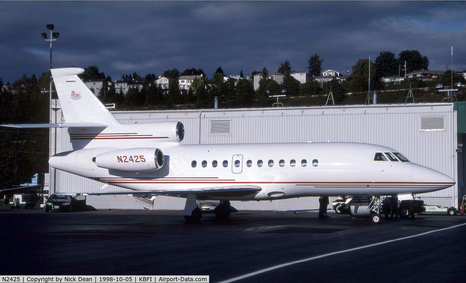 N2425, 1998 Dassault Falcon 900EX C/N 32, KBFI