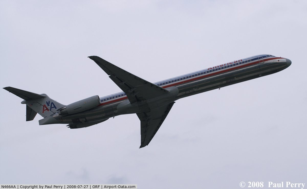 N466AA, 1988 McDonnell Douglas MD-82 (DC-9-82) C/N 49596, American flight outbound from Norfolk International