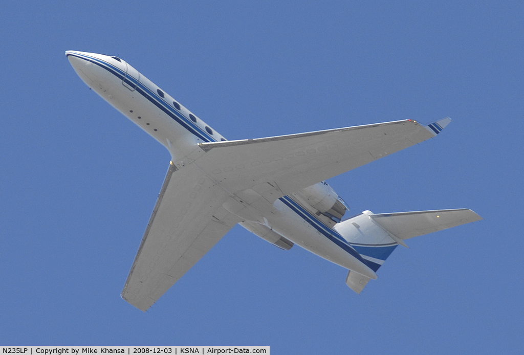 N235LP, 1997 Gulfstream Aerospace G-IV C/N 1336, Gulfstream G-IV climbing into the blue sky.