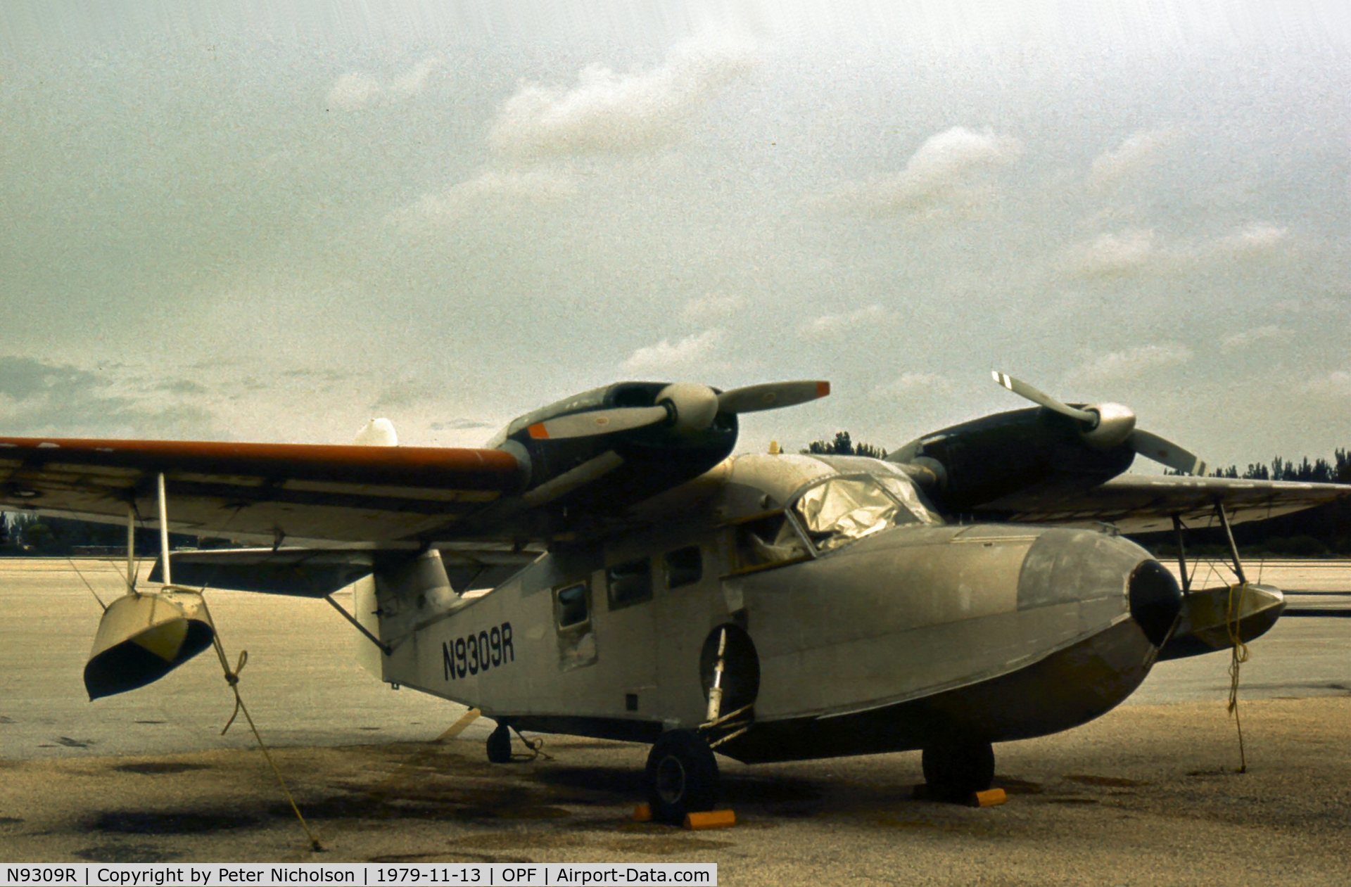 N9309R, 1946 Grumman G-44A Widgeon C/N 1462, This Widgeon was on the Opa-Locka ramp in November 1979.