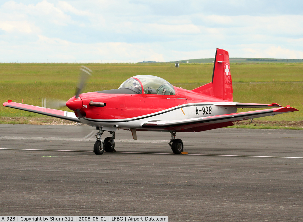 A-928, 1983 Pilatus PC-7 Turbo Trainer C/N 336, Ready for the show...