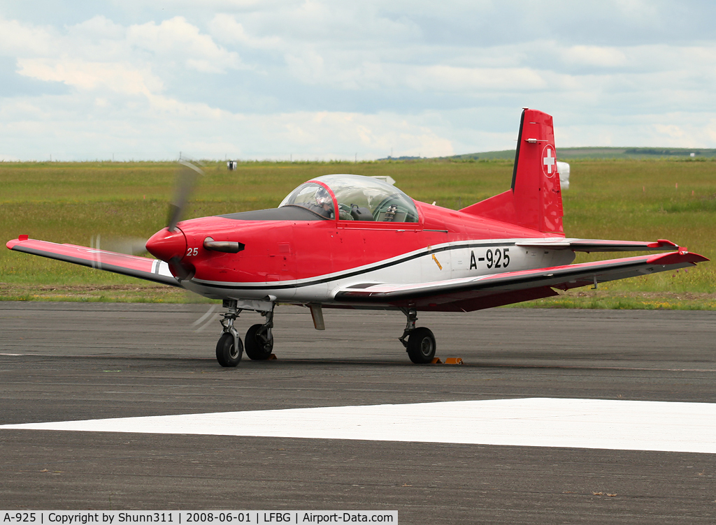 A-925, 1983 Pilatus PC-7 Turbo Trainer C/N 333, Ready for the show...