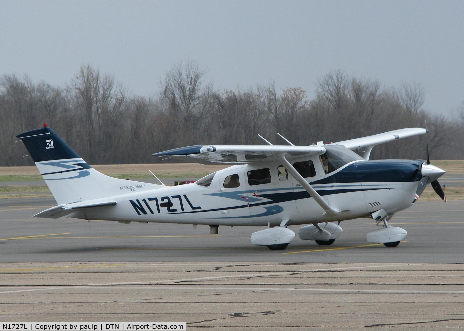 N1727L, 2007 Cessna T206H Turbo Stationair C/N T20608791, Parked at Downtown Shreveport.