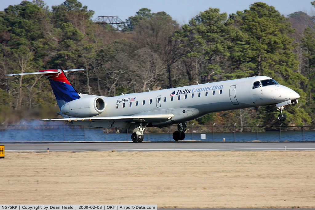 N575RP, 2004 Embraer ERJ-145LR (EMB-145LR) C/N 14500847, Delta Connection (Chautauqua Airlines) N575RP (FLT CHQ6096) from Cincinatti Northern Kentucky Int'l (KCVG) landing on RWY 23.