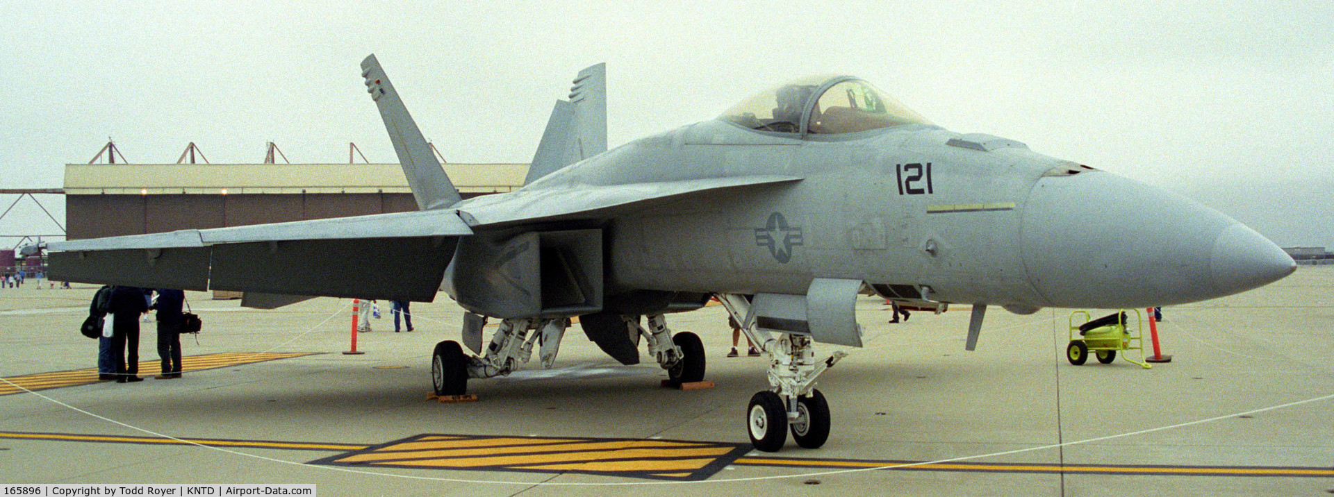 165896, Boeing F/A-18E Super Hornet C/N E051, Point Mugu Airshow 2005