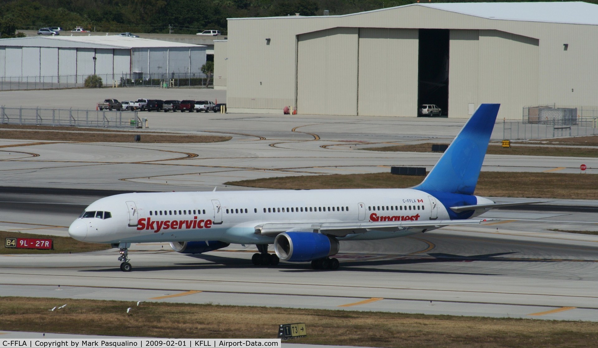 C-FFLA, 1997 Boeing 757-28A C/N 27621, Boeing 757-200