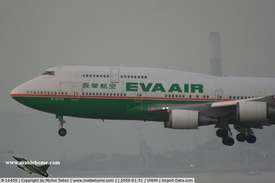 B-16409, 1996 Boeing 747-45E(M) C/N 28093, EVA Air approaching 25R