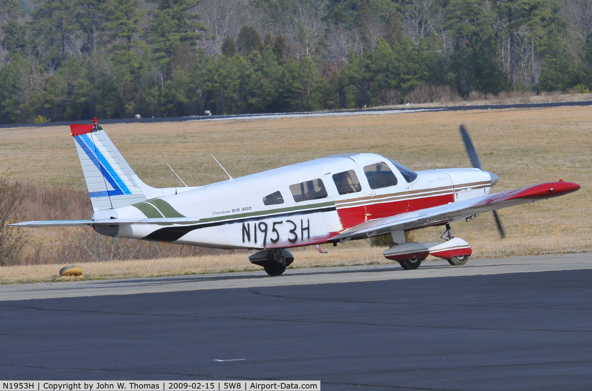 N1953H, 1977 Piper PA-32-300 Cherokee Six C/N 32-7740044, At rest