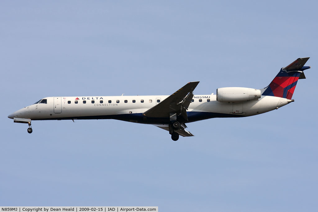 N859MJ, 2003 Embraer ERJ-145LR (EMB-145LR) C/N 145769, Delta Connection (Freedom Airlines) N859MJ (FLT FRL6211) from John F Kennedy Int'l (KJFK) on short-final to RWY 1R.