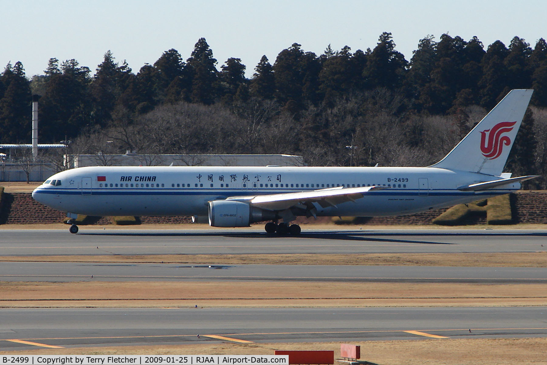 B-2499, 2000 Boeing 767-332 C/N 30597, Air China B767 departs Narita