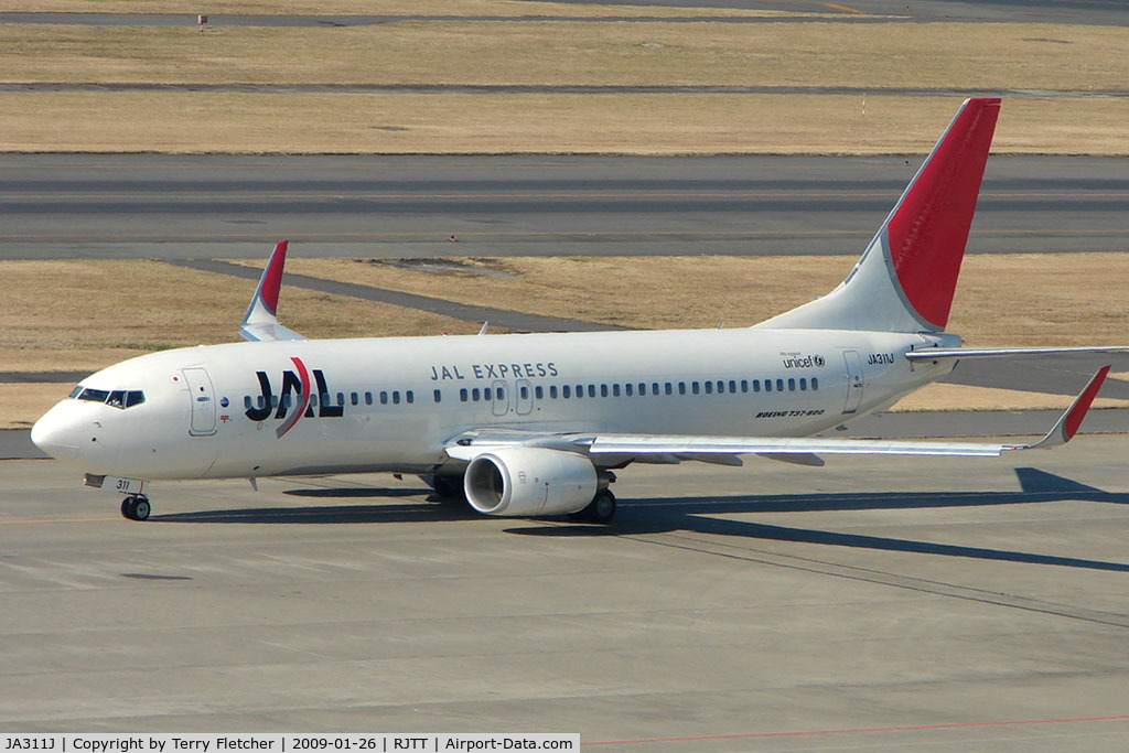 JA311J, 2008 Boeing 737-846 C/N 35340, JAL B737 taxying in at Haneda