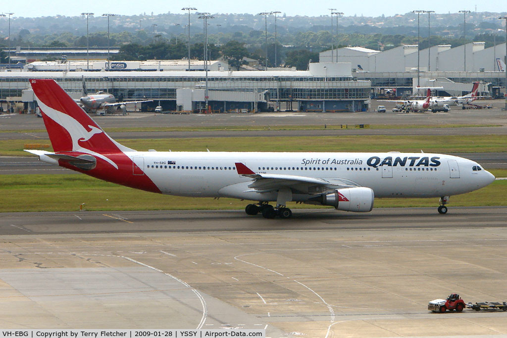 VH-EBG, 2007 Airbus A330-202 C/N 887, Qantas A330 at Sydney