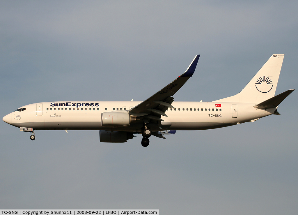 TC-SNG, 2008 Boeing 737-8HC C/N 36530, Landing rwy 32L