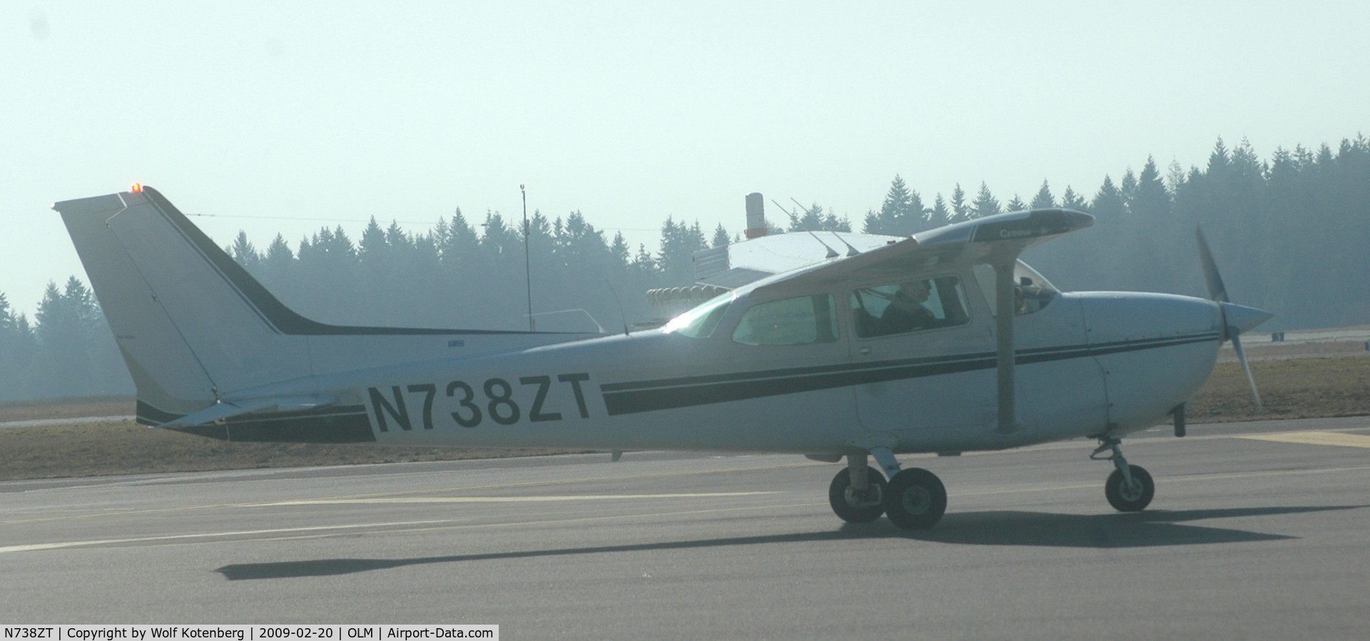 N738ZT, 1978 Cessna 172N C/N 17270372, taxying out