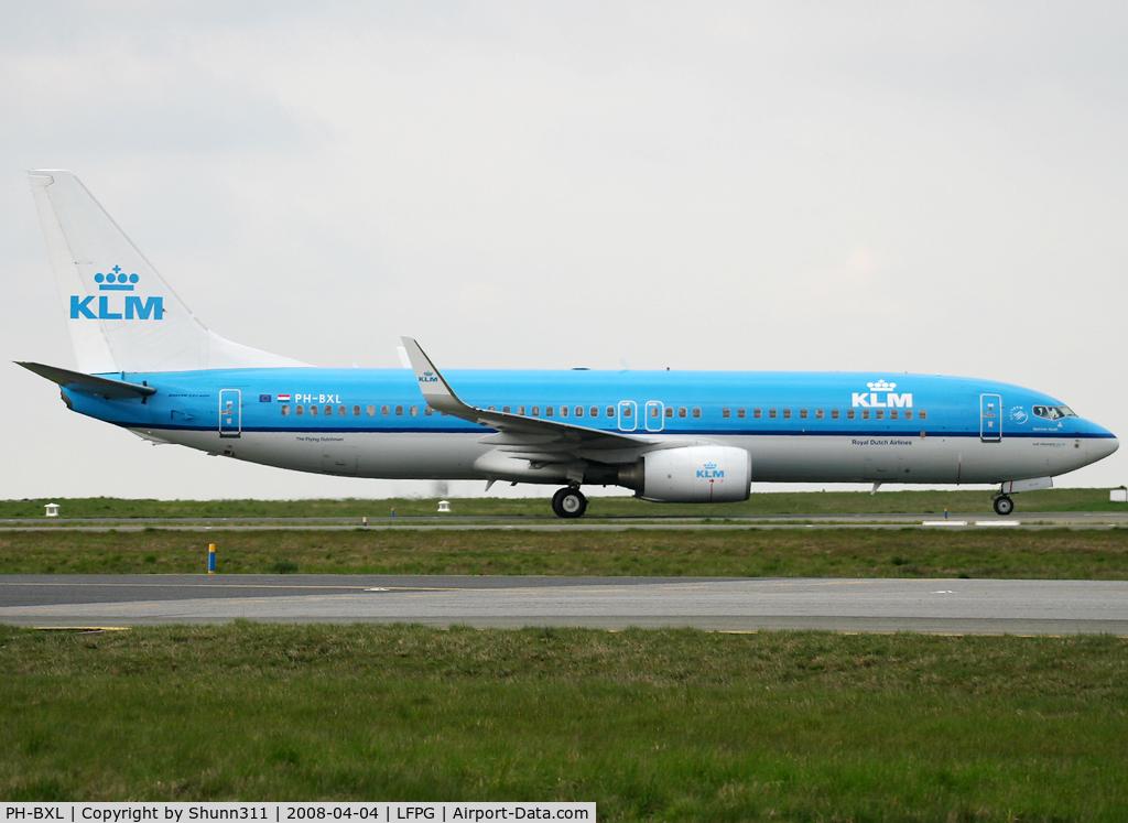 PH-BXL, 2000 Boeing 737-8K2 C/N 30359, Taxiing to his gate...
