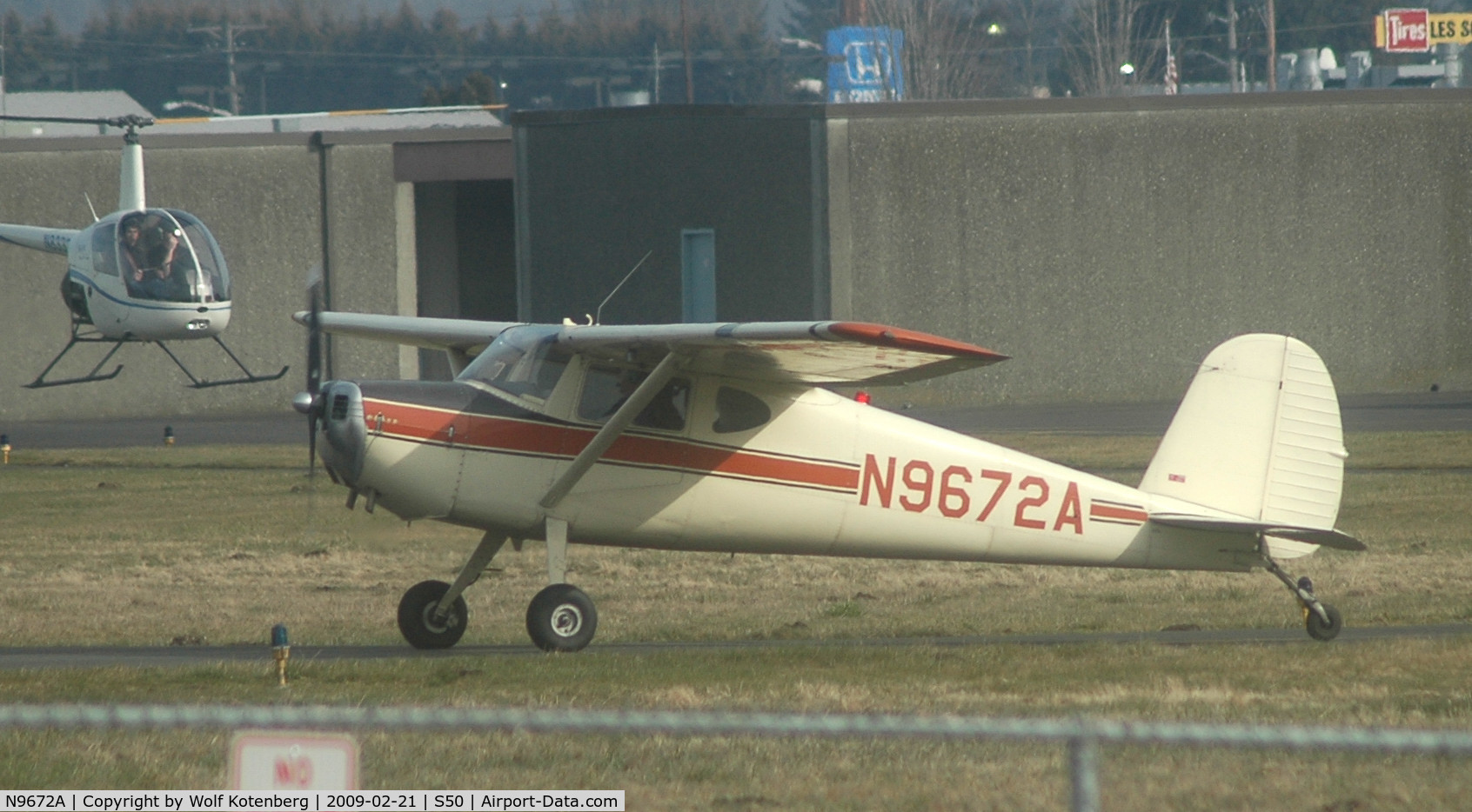 N9672A, 1950 Cessna 140A C/N 15393, rolling toward the active