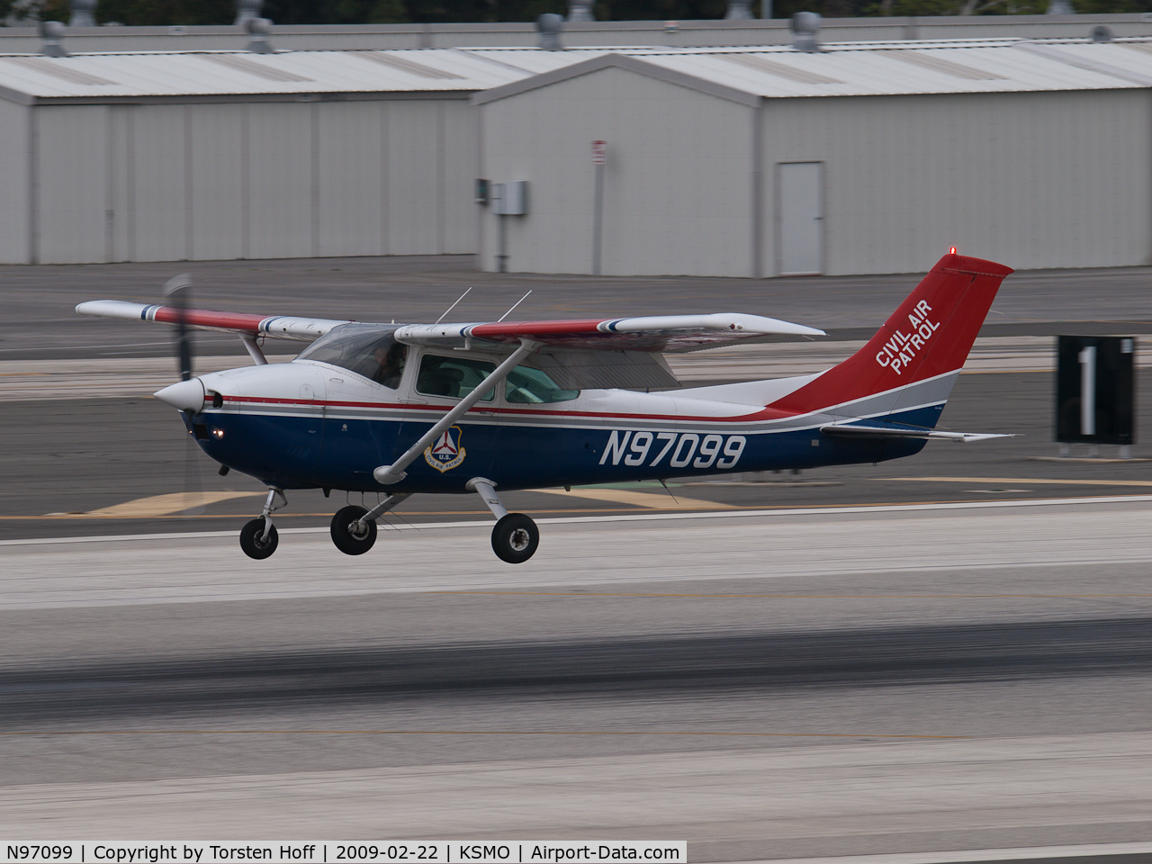 N97099, 1979 Cessna 182Q Skylane C/N 18266978, N97099 arriving on RWY 21