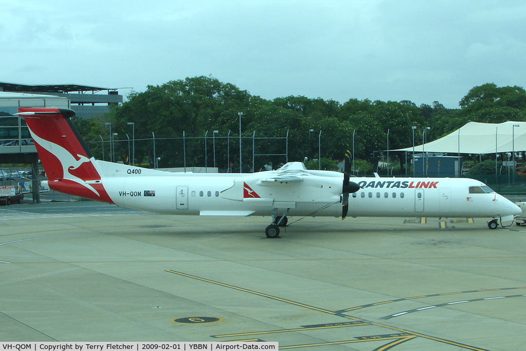 VH-QOM, 2008 De Havilland Canada DHC-8-402Q Dash 8 C/N 4217, Qantaslink Dash8 at Brisbane