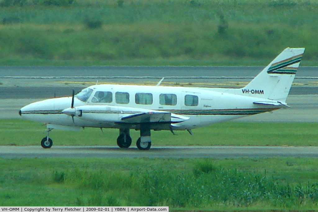 VH-OMM, 1981 Piper PA-31-350 Chieftain C/N 31-8152153, Piper Navajo at Brisbane