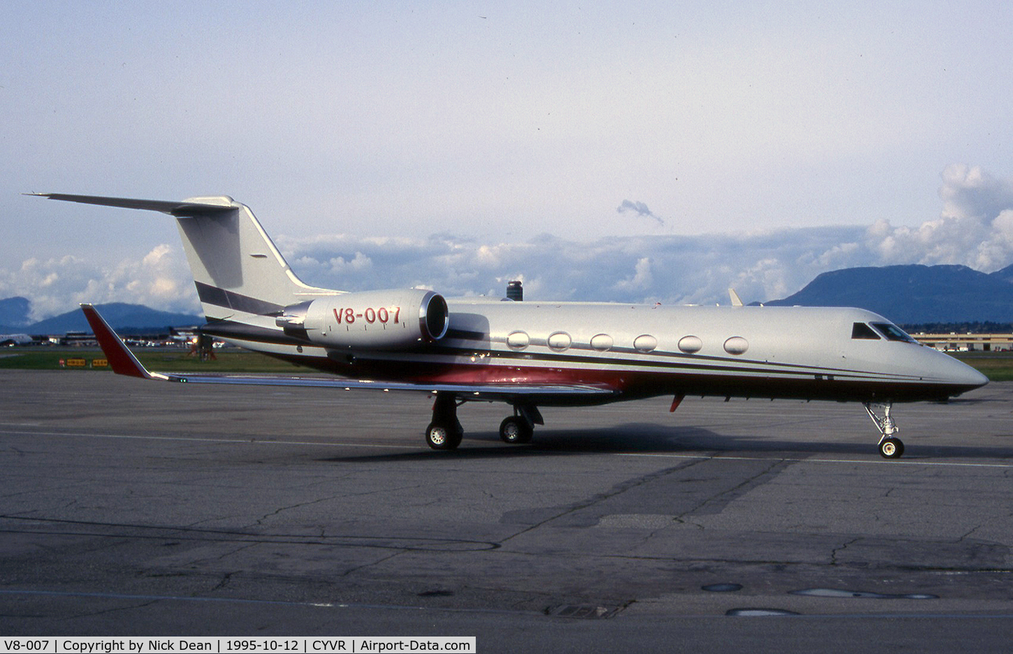 V8-007, 1989 Gulfstream Aerospace Gulfstream IV C/N 1109, CYVR