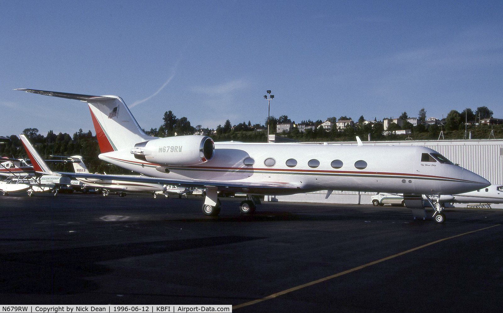 N679RW, 1990 Gulfstream Aerospace G-IV C/N 1131, KBFI