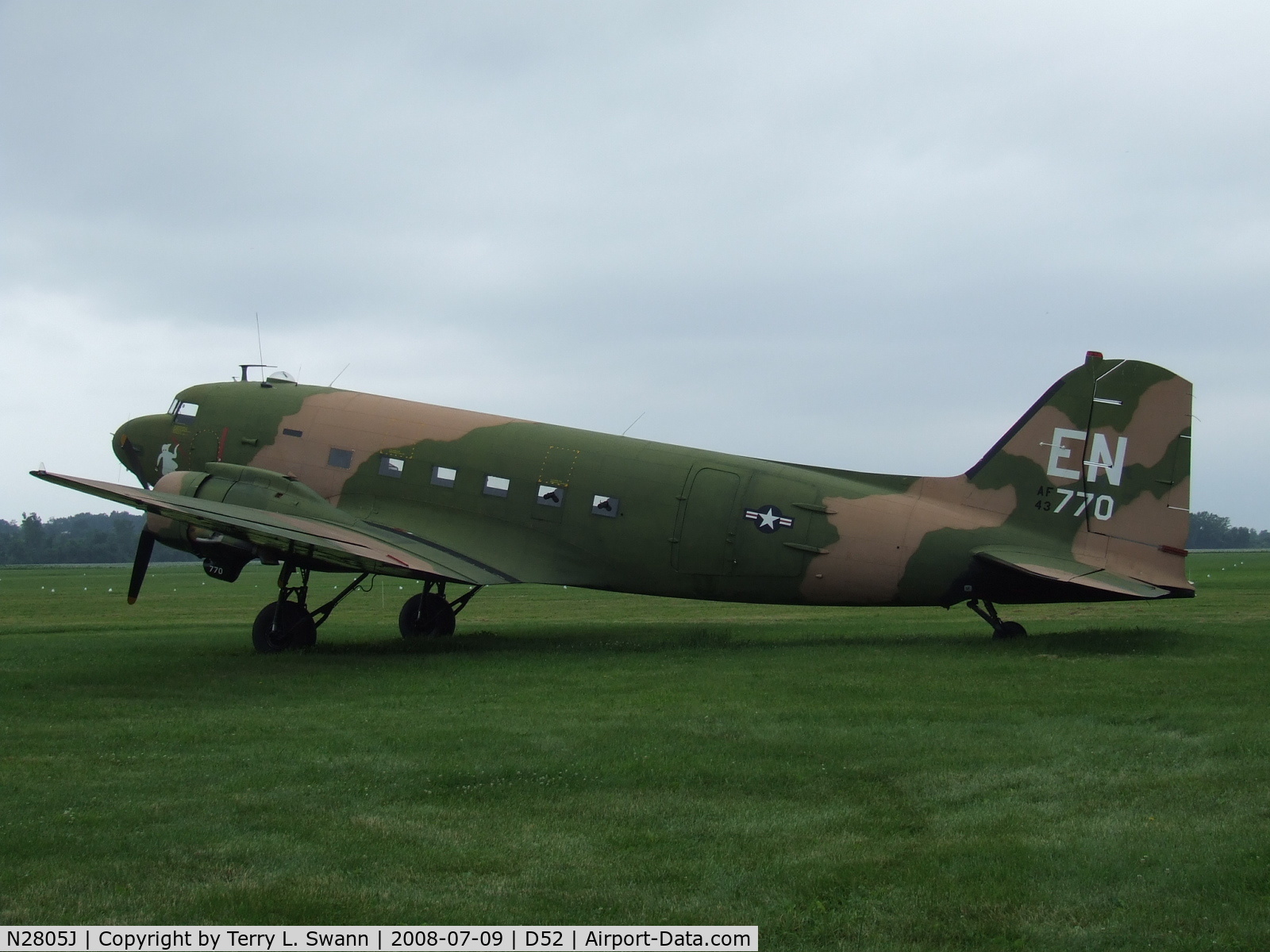 N2805J, 1944 Douglas DC3C-R-1830-90C C/N 20835, Parked at Geneseo