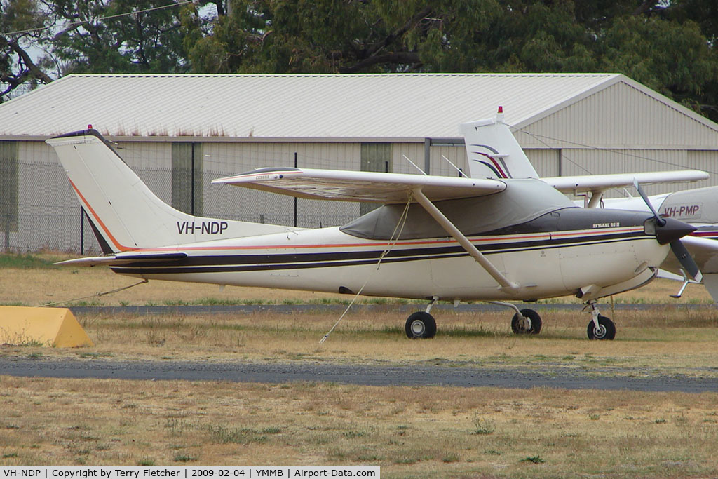 VH-NDP, 1981 Cessna R182 Skylane RG C/N R18201741, Cessna R182 at Moorabbin
