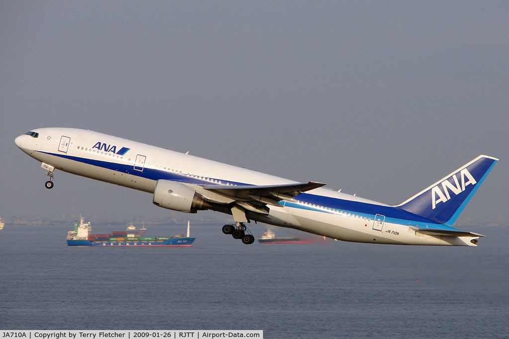 JA710A, 2000 Boeing 777-281/ER C/N 28279, ANA B777 climbs out of  Haneda