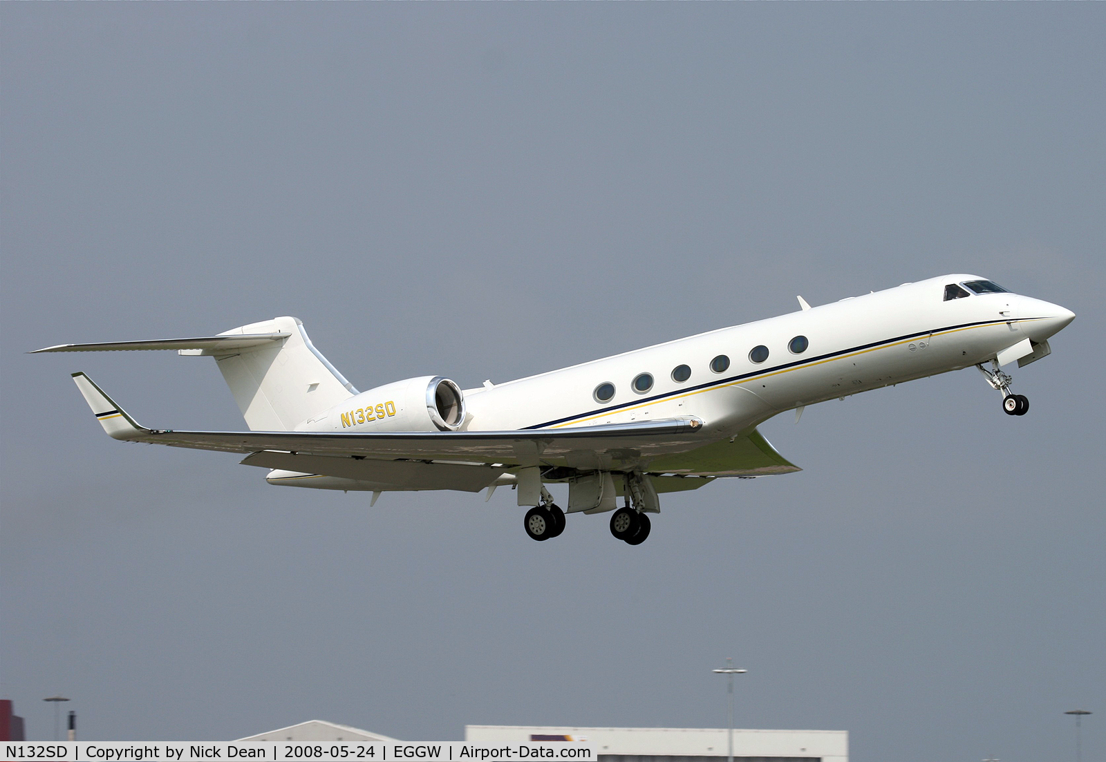 N132SD, 1998 Gulfstream Aerospace G-V C/N 537, EGGW
