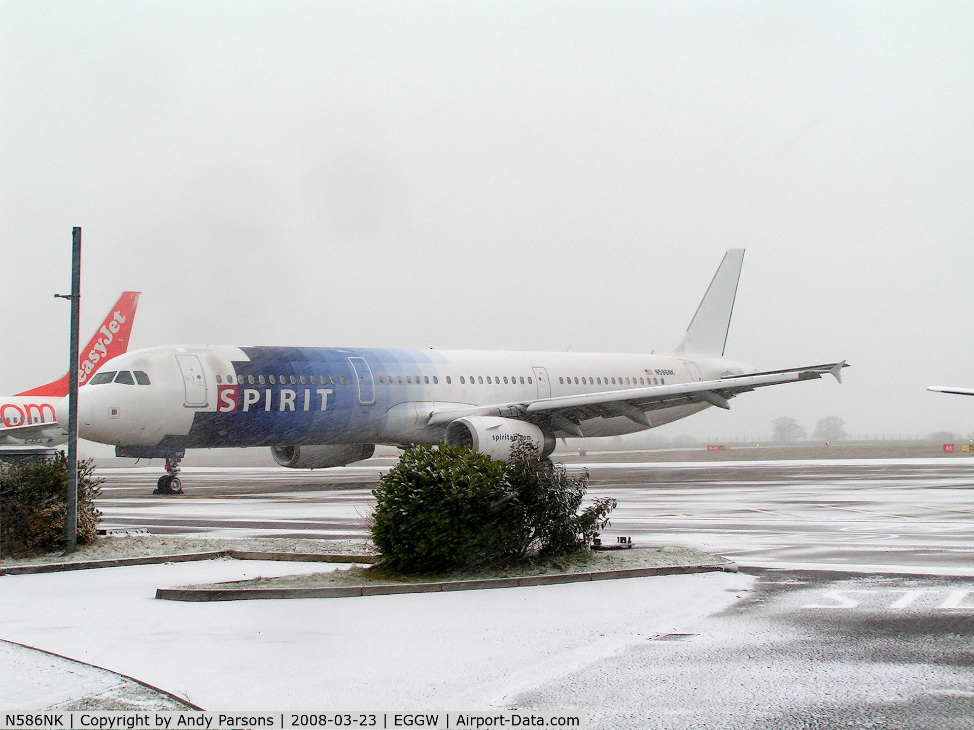 N586NK, 2002 Airbus A321-231 C/N 1794, In the Snow at Luton