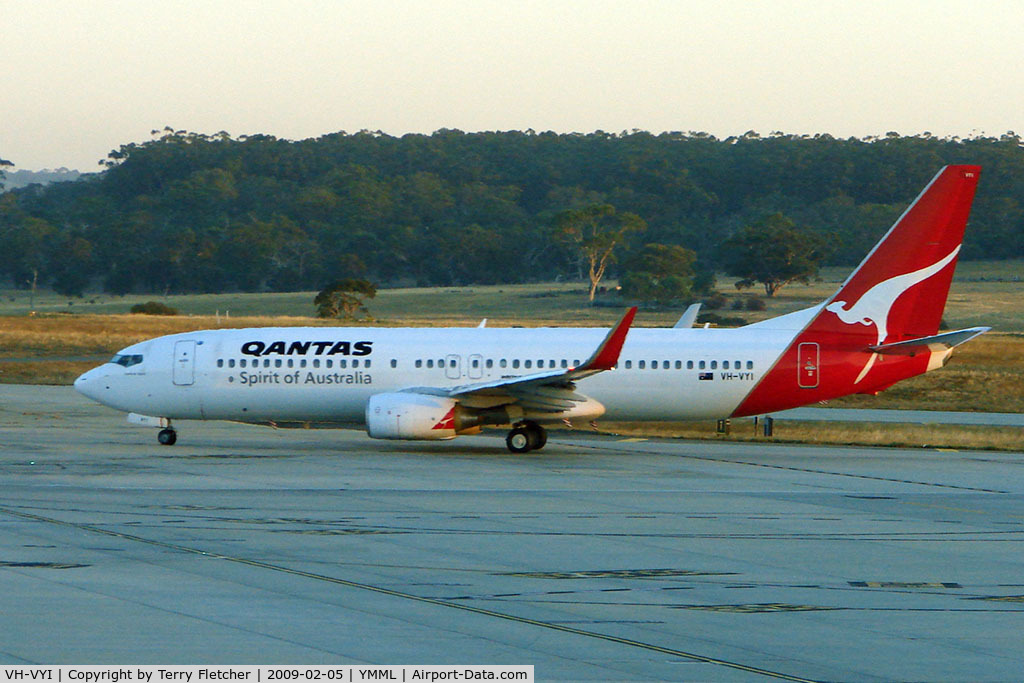 VH-VYI, 2005 Boeing 737-838 C/N 34181, Qantas B737 with an early morning departure from Melbourne Int