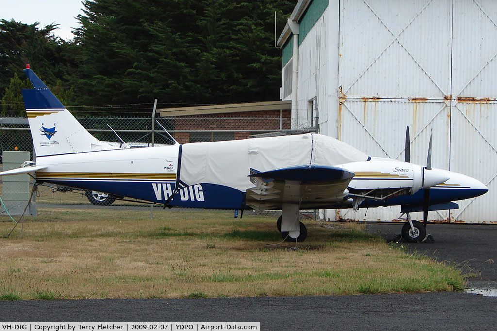VH-DIG, 1977 Piper PA-34-200T C/N 34-7870053, Piper Pa-34 at Devonport
