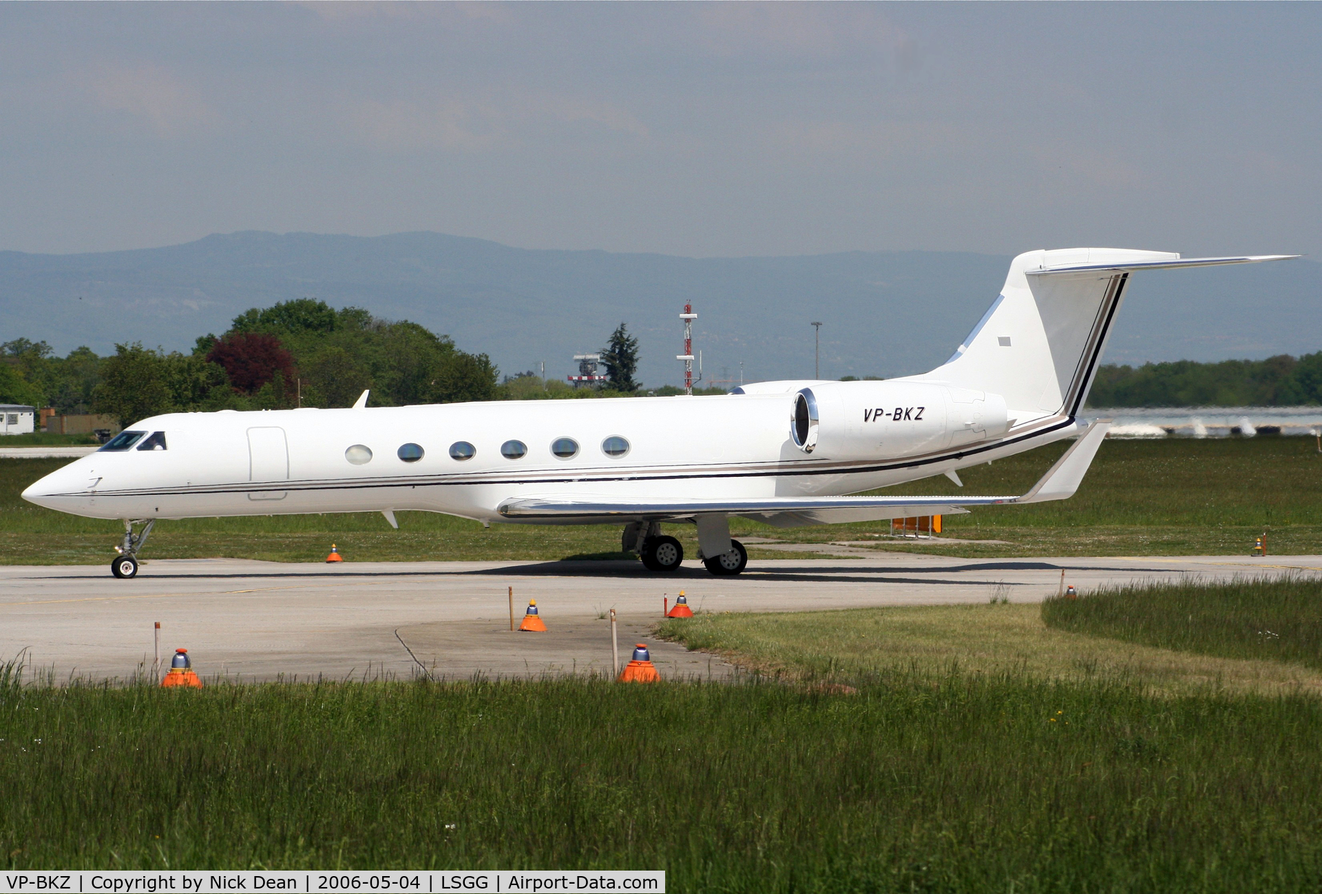 VP-BKZ, 2000 Gulfstream Aerospace G-V C/N 602, LSGG