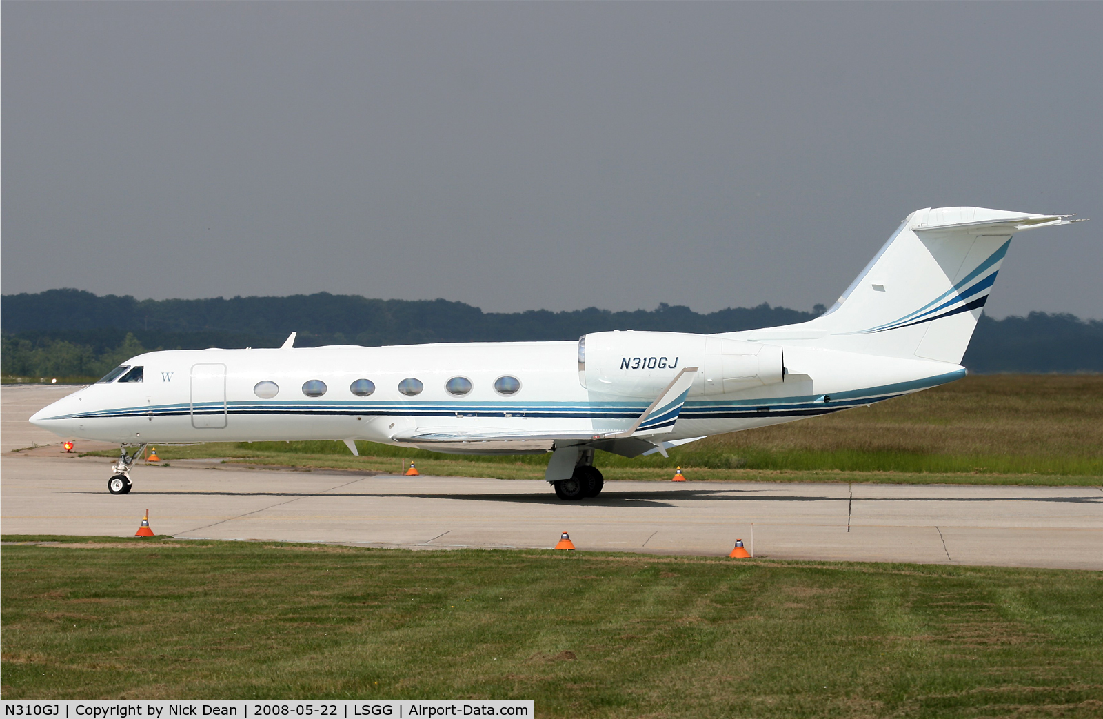 N310GJ, 2007 Gulfstream Aerospace GIV-X (G450) C/N 4078, LSGG