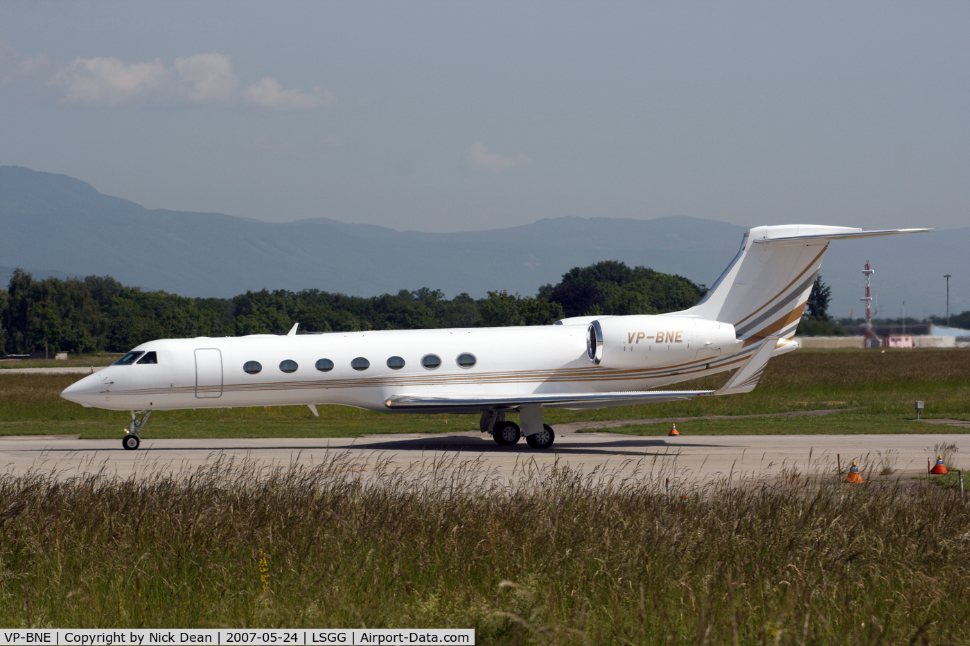 VP-BNE, 2005 Gulfstream Aerospace GV-SP (G550) C/N 5051, LSGG