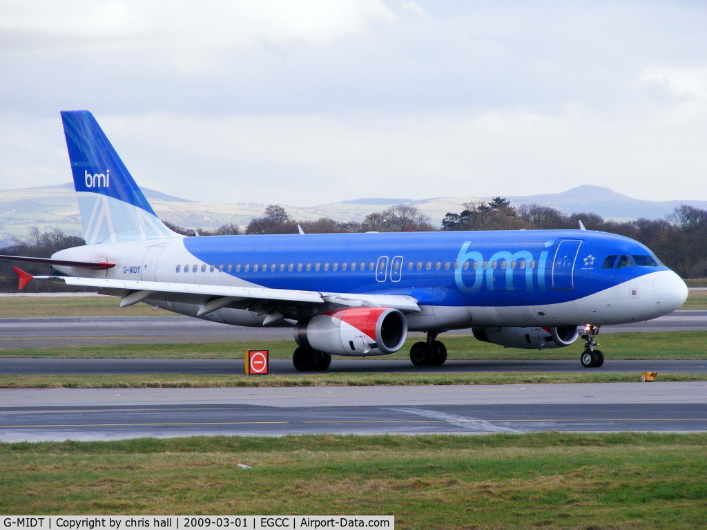 G-MIDT, 2001 Airbus A320-232 C/N 1418, BMI