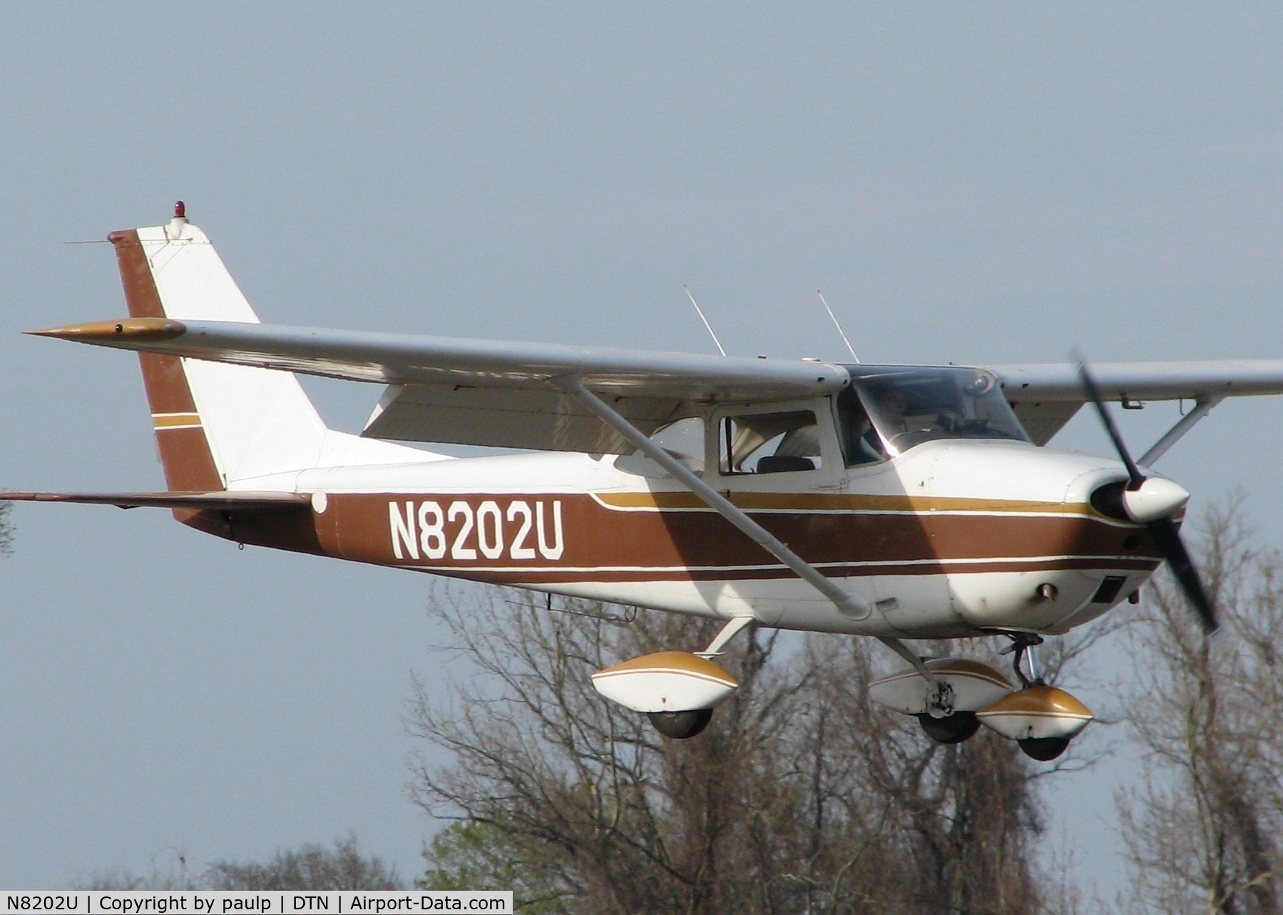N8202U, 1964 Cessna 172F C/N 17252102, About to touch down at the Shreveport Downtown airport.