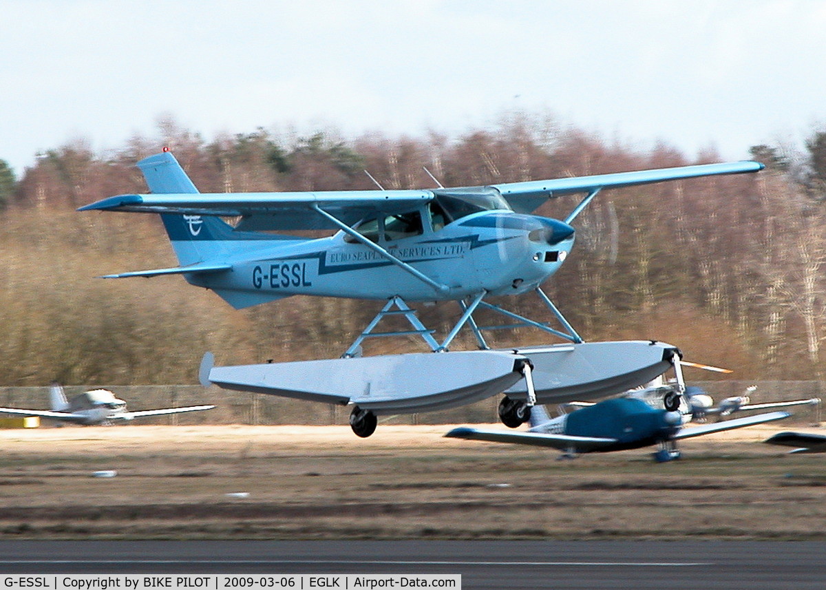 G-ESSL, 1981 Cessna 182R Skylane C/N 182-67947, SIERRA LIMA ABOUT TOUCH DOWN ON RWY 25