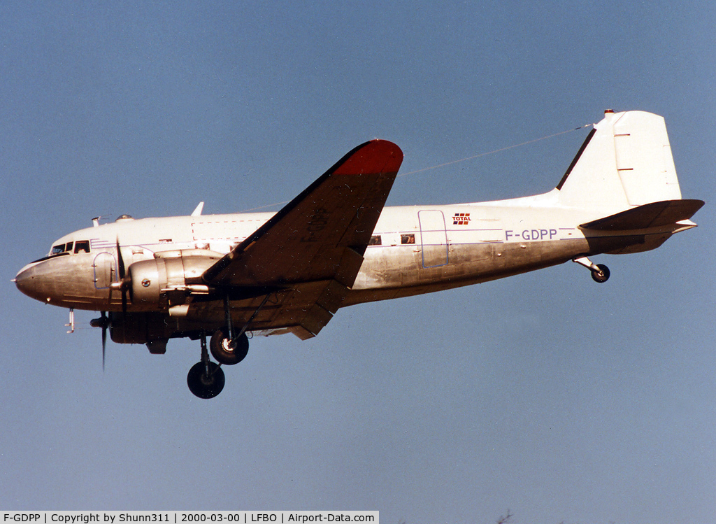 F-GDPP, 1943 Douglas C-47A-1-DL  Skytrain C/N 9172, Landing rwy 32R