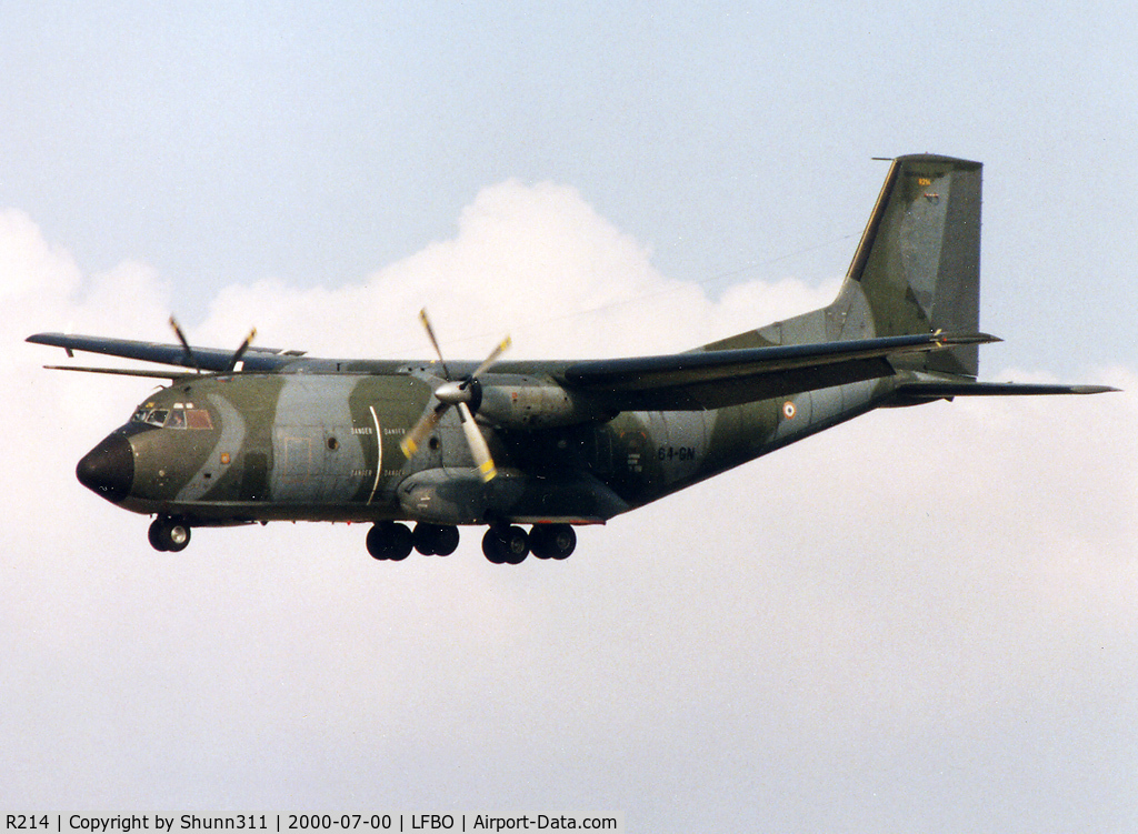 R214, Transall C-160R C/N 217, Landing rwy 32R
