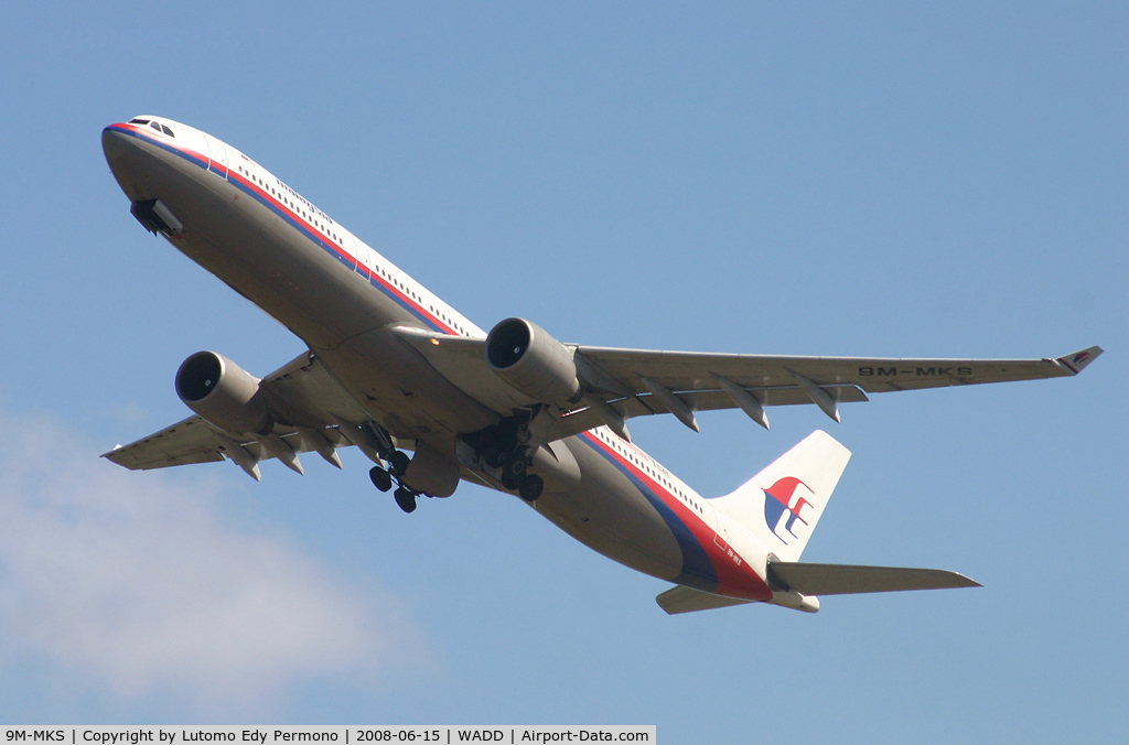 9M-MKS, 1996 Airbus A330-322 C/N 143, Malaysia Airlines