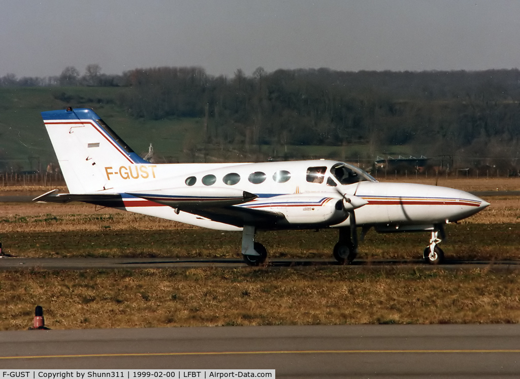 F-GUST, Cessna 421B Golden Eagle C/N 421B-0968, Arriving from flight and taxiing to the terminal...