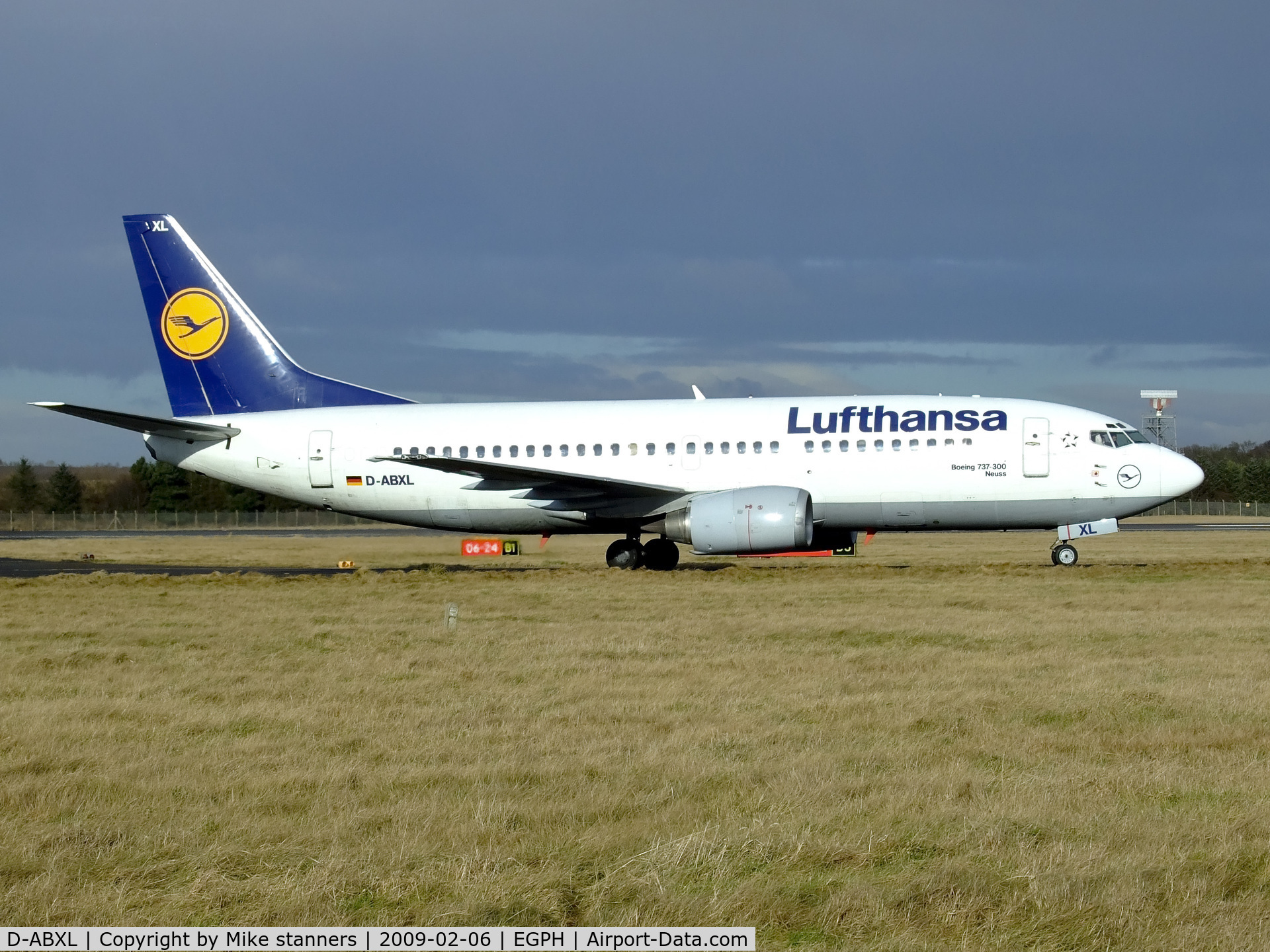 D-ABXL, 1986 Boeing 737-330 C/N 23531, Lufthansa flight arriving at EDI from Frankfurt