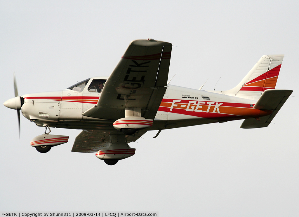 F-GETK, Piper PA-28-181 Archer II C/N 28-8490059, Taking off rwy 28