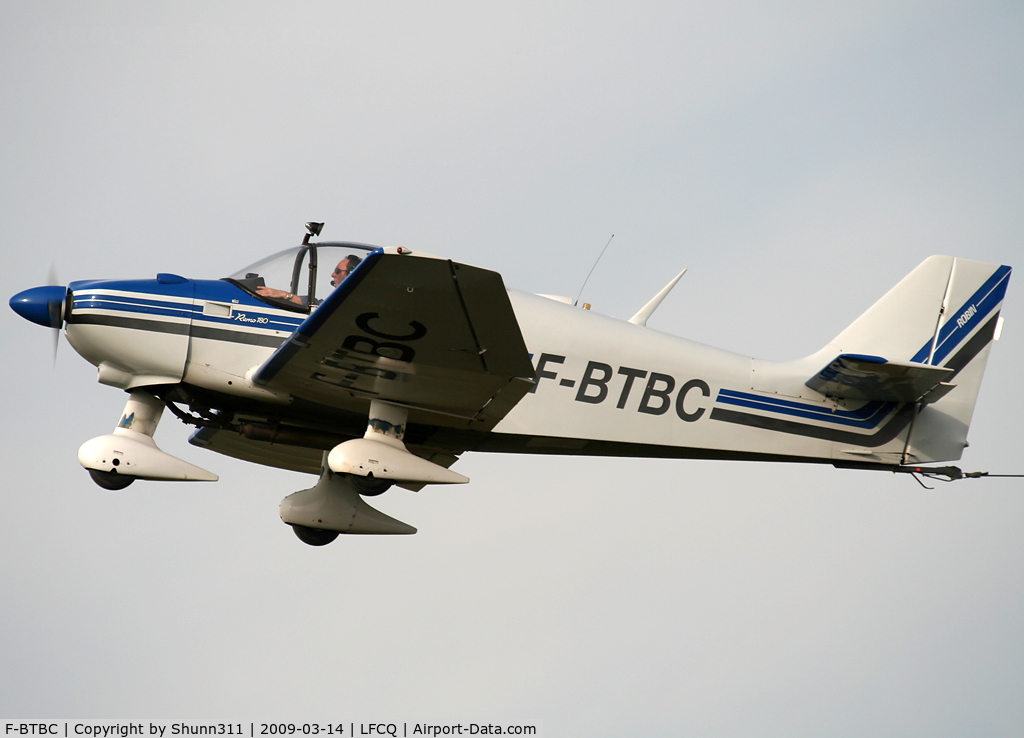 F-BTBC, Robin DR-300-180R C/N 637, Taking off rwy 28