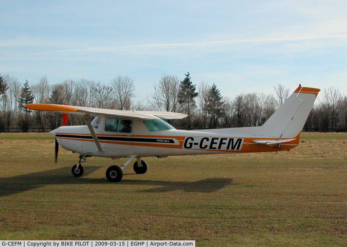 G-CEFM, 1980 Cessna 152 C/N 152-84357, TAXYING PAST THE CLUB HOUSE