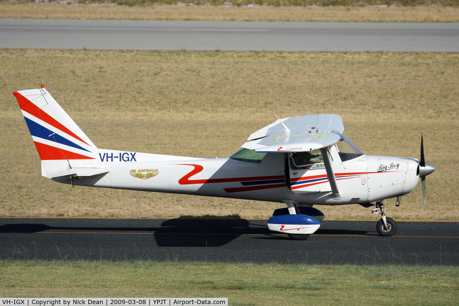 VH-IGX, 1979 Cessna 152 C/N 15283287, YPJT