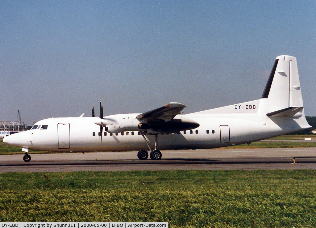 OY-EBD, 1988 Fokker 50 C/N 20118, Taxiing to the terminal...